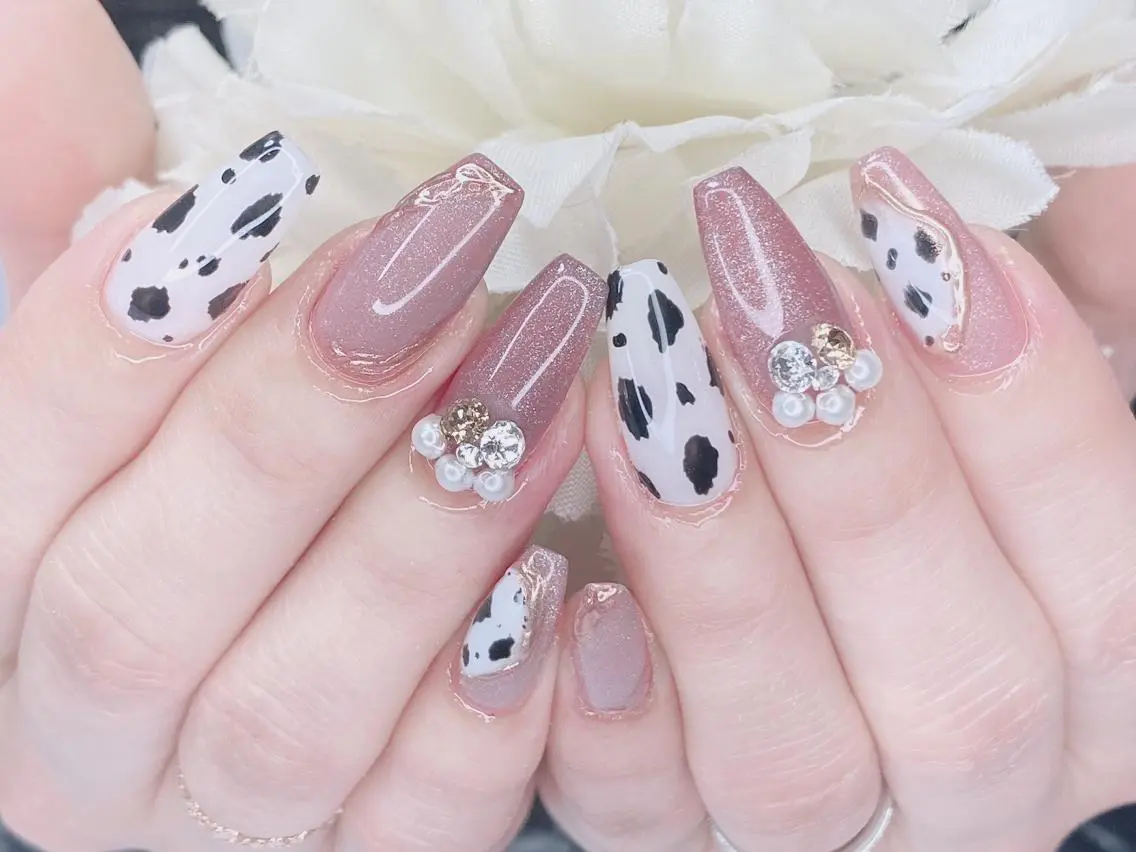 ネイル アニマル柄 アートネイル フレンチネイル グラデーション キラキラネイル ハンドネイル Nail Salon ertiのネイルデザイン