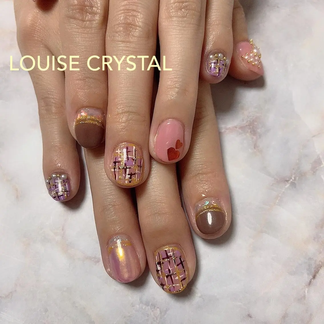 ネイル ツイードネイル ハンドネイル LOUISE CRYSTALのネイルデザイン