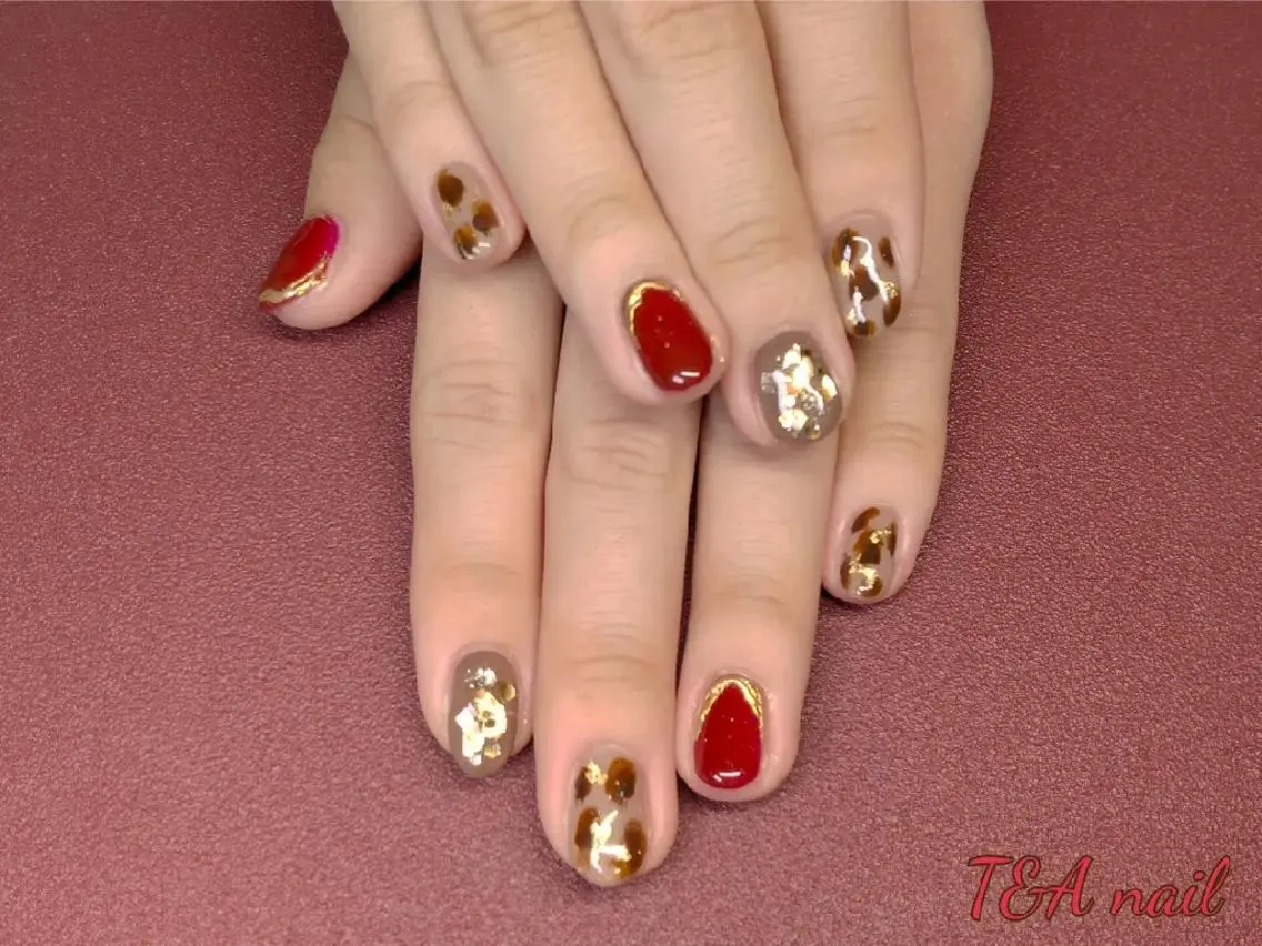 ショート ネイル ショートヘア べっ甲ネイル 長さ出し ジェルネイル ニュアンスネイル T&A nailのネイルデザイン