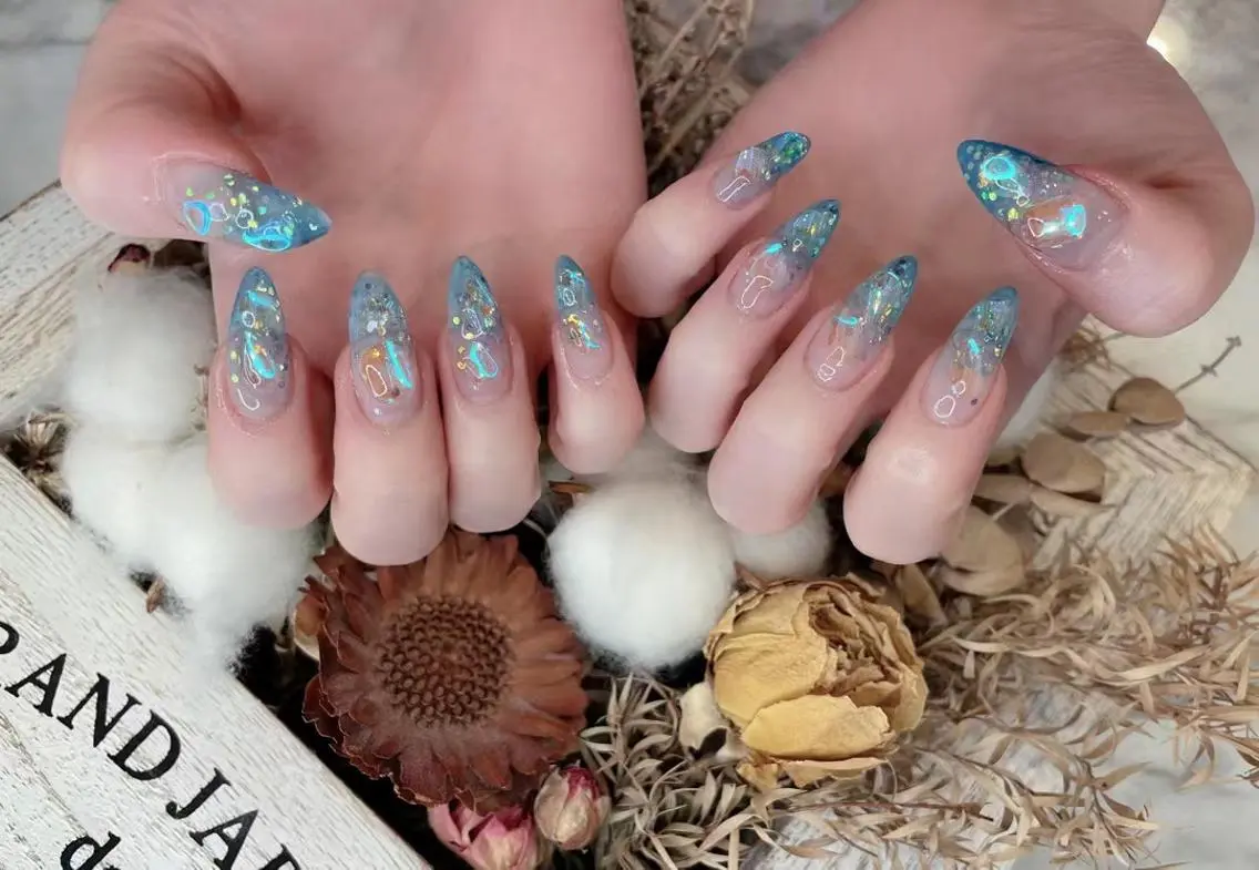ネイル オーロラネイル ブルー キラキラネイル ストーンネイル Babarla Nailのネイルデザイン