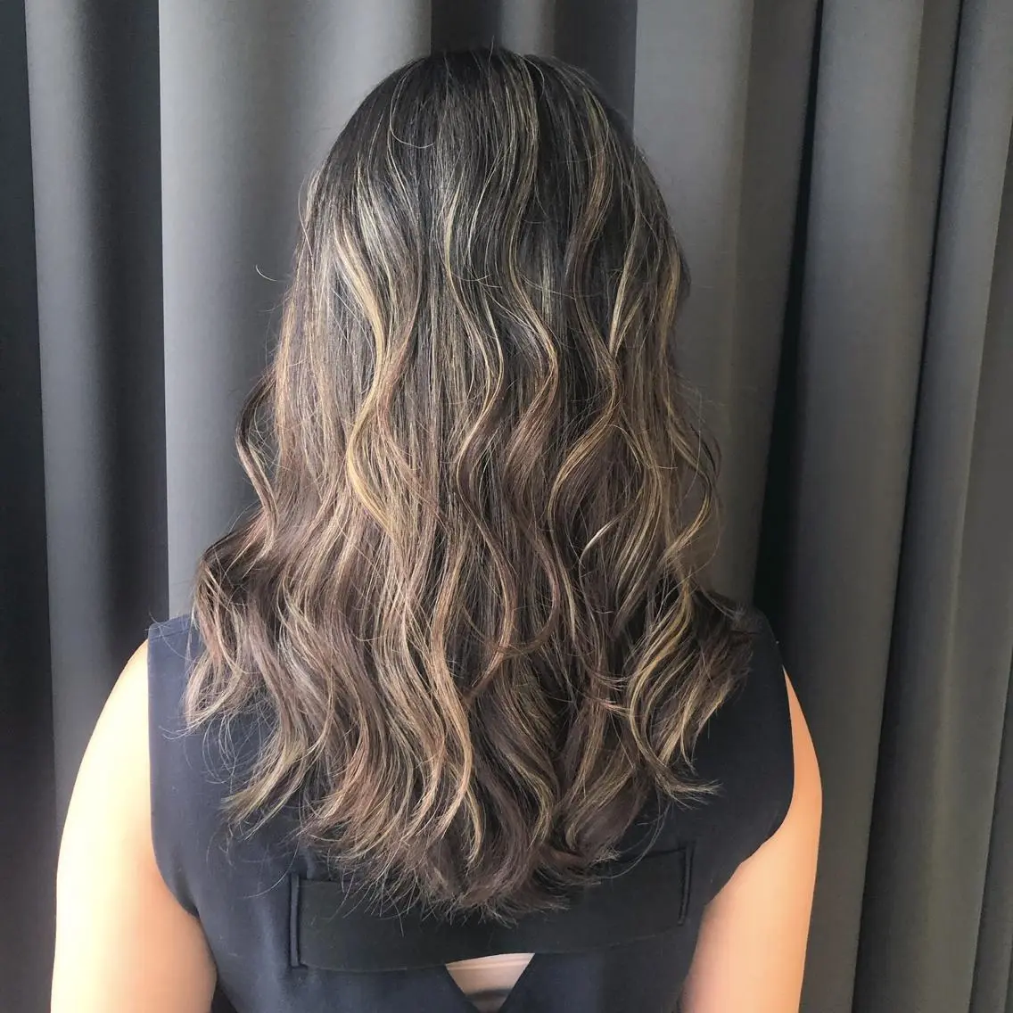 ロング カラー ブラウンカラー ハイライトカラー ハイライト ORIKA 美容室のヘアスタイル