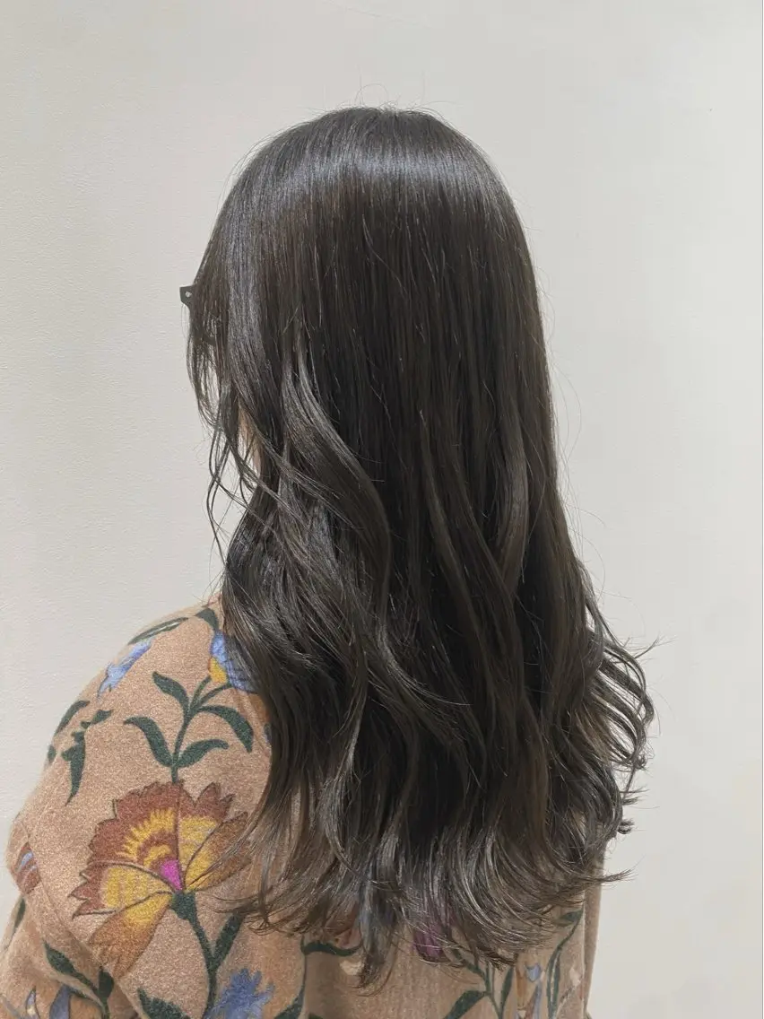 ロング カラー ロングレイヤー ブルーカラー ブラウンカラー グレージュ レイヤーカット カット ヘアカラー トリートメント ♡オシャ髪♡AI ✂️newi町田のヘアスタイル