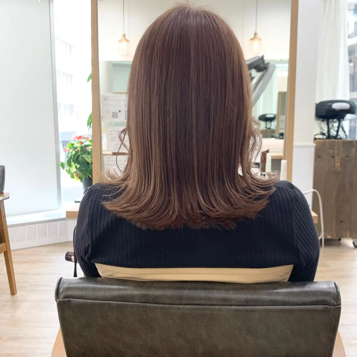 ミディアム カラー パーマ ヘアアレンジ メンズ キッズ ネイル マツエク・マツパ レイヤーカット/ 巻ける縮毛矯正のヘアスタイル