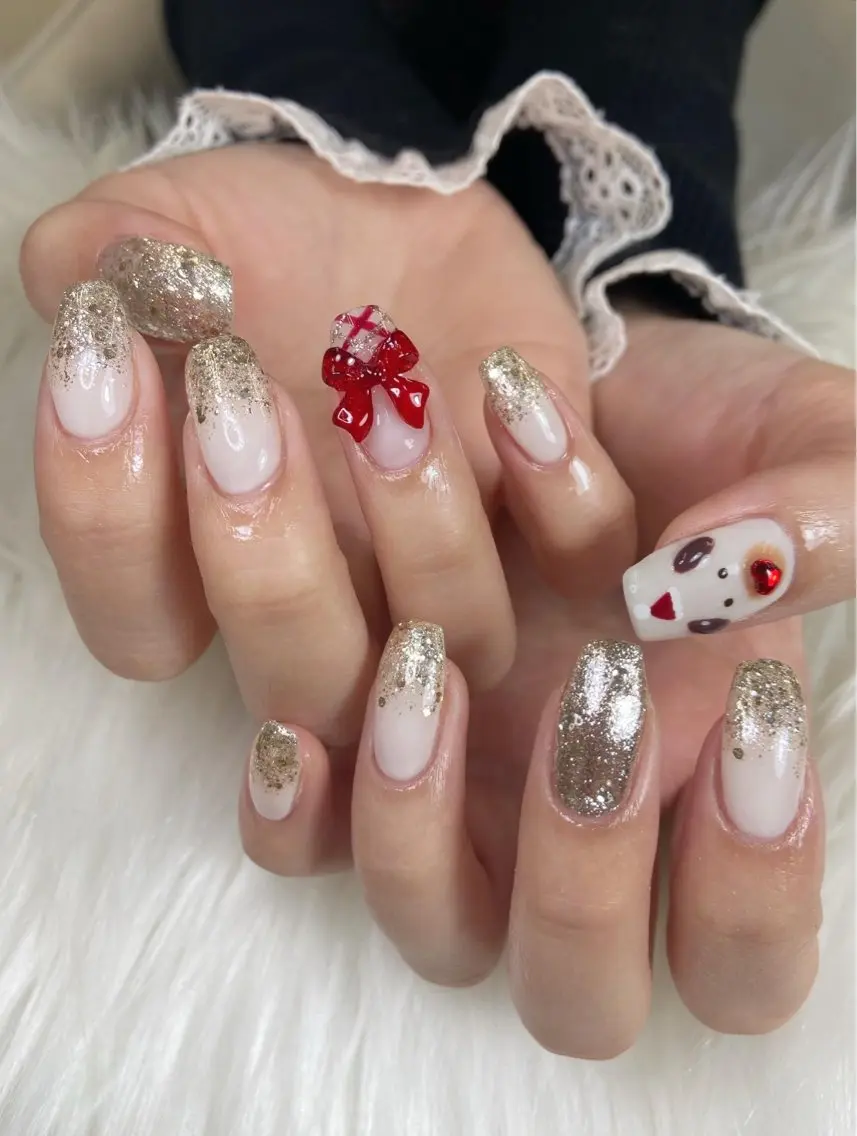 ネイル アートネイル ボルドー ゴールド グラデーション キラキラネイル ハンドネイル Kanako 💫のネイルデザイン