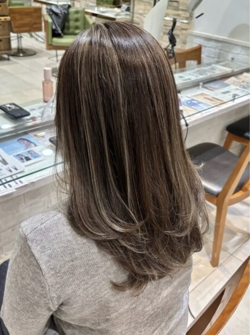 セミロング カット ヘアカラー 石渡このみ 🍊レイヤーカットのヘアスタイル