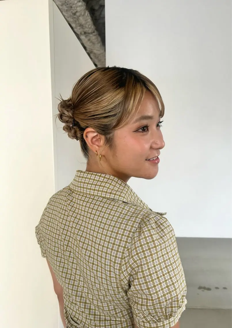 ミディアム カット ヘアカラー トリートメント chico .のヘアスタイル