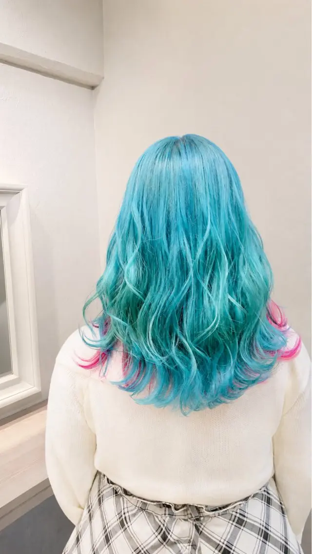 ミディアム ヘアカラー SA KIのヘアスタイル