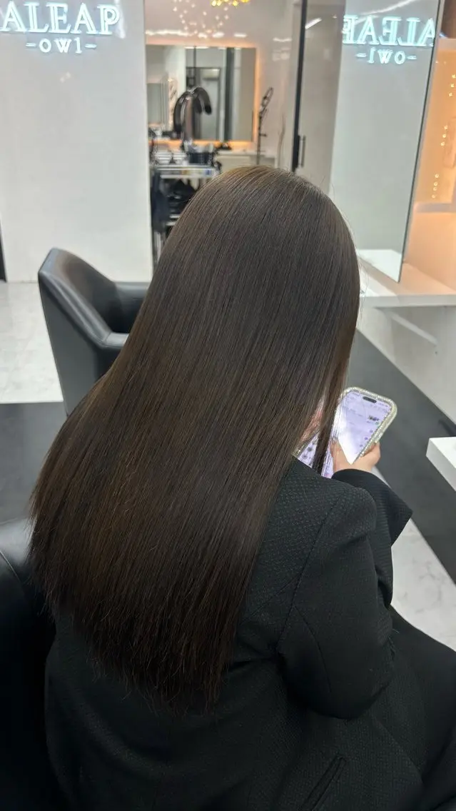 ロング カラー ブラウンカラー カット ヘアカラー トリートメント saria [ALEAP]のヘアスタイル