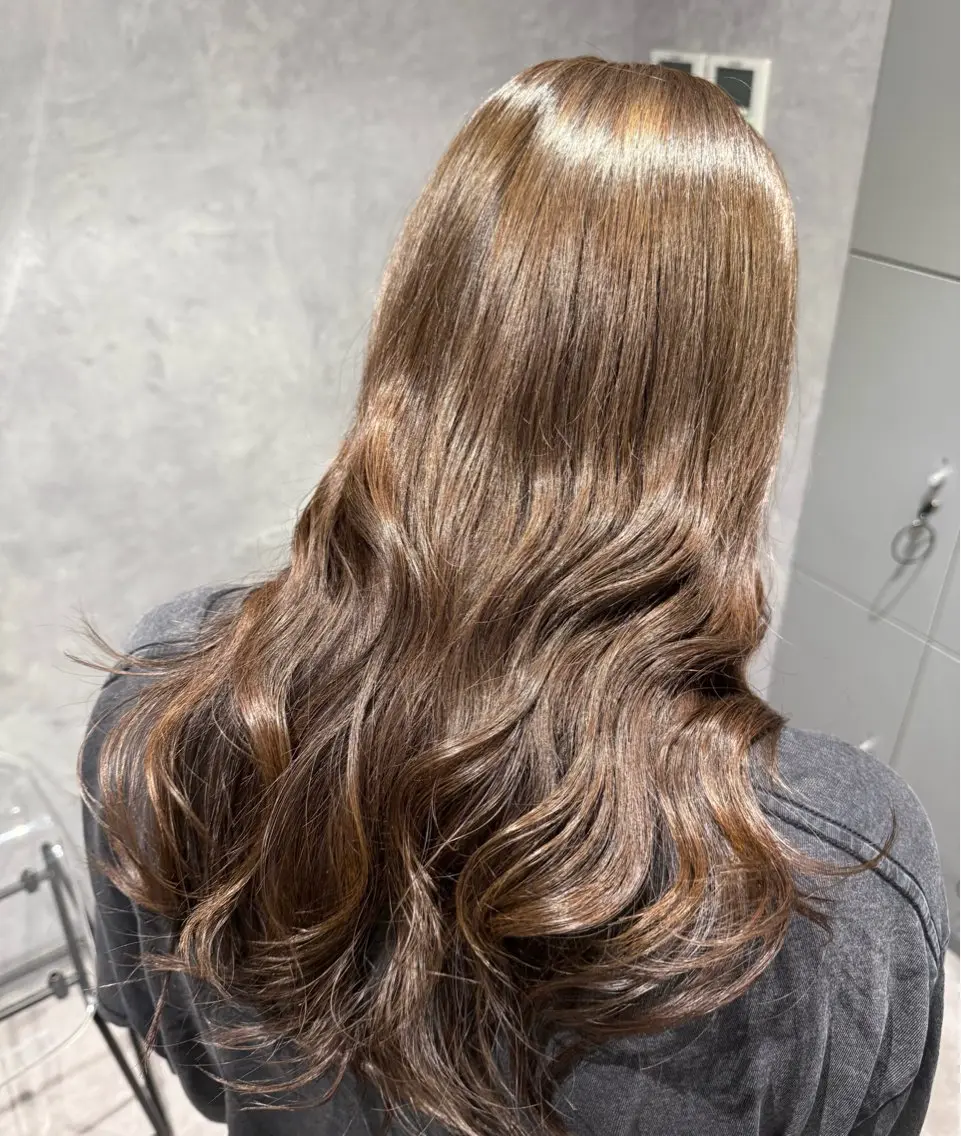 ロング カラー グレージュ 野林 夏帆のヘアスタイル