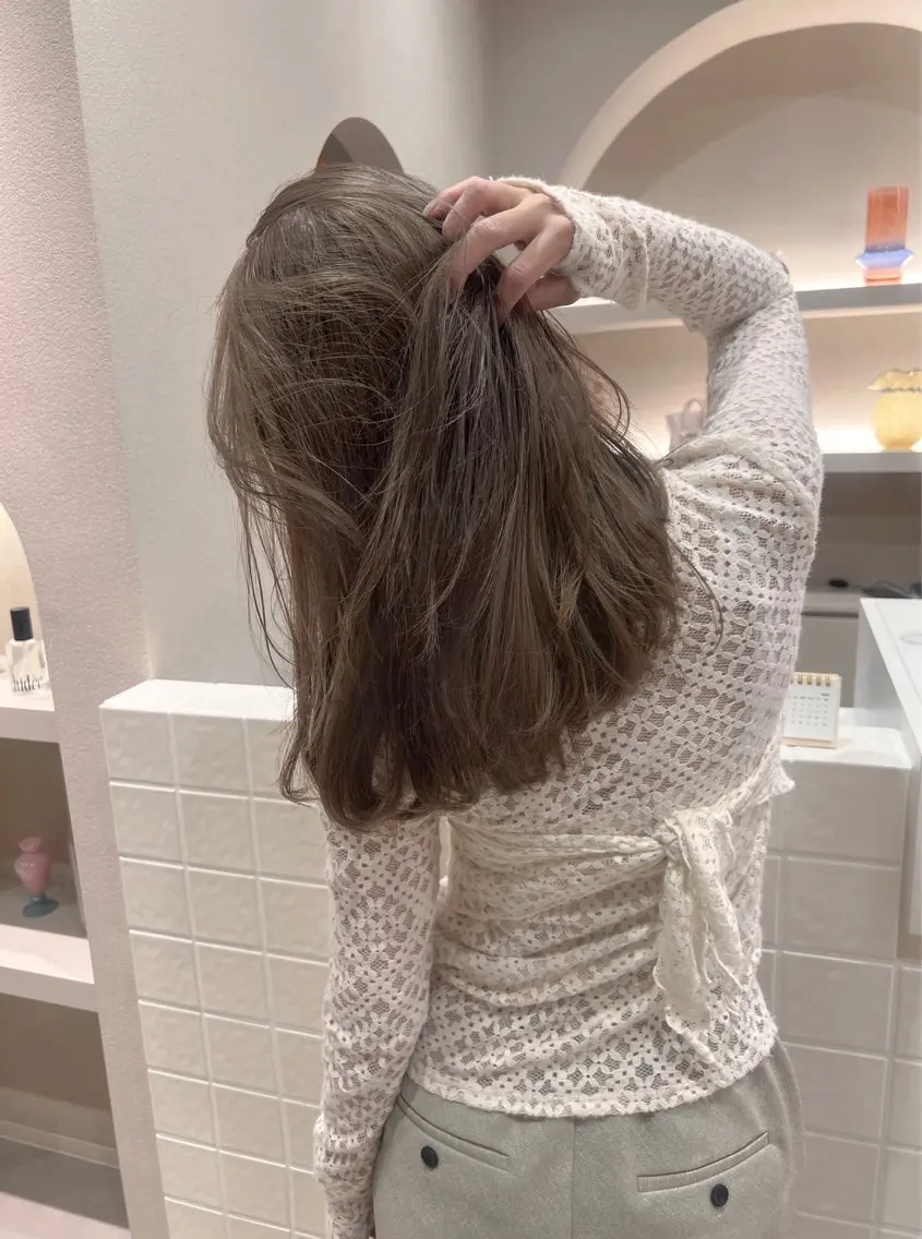 ミディアム ヘアカラー MIYU透明感カラー ブリーチなしWカラーのヘアスタイル