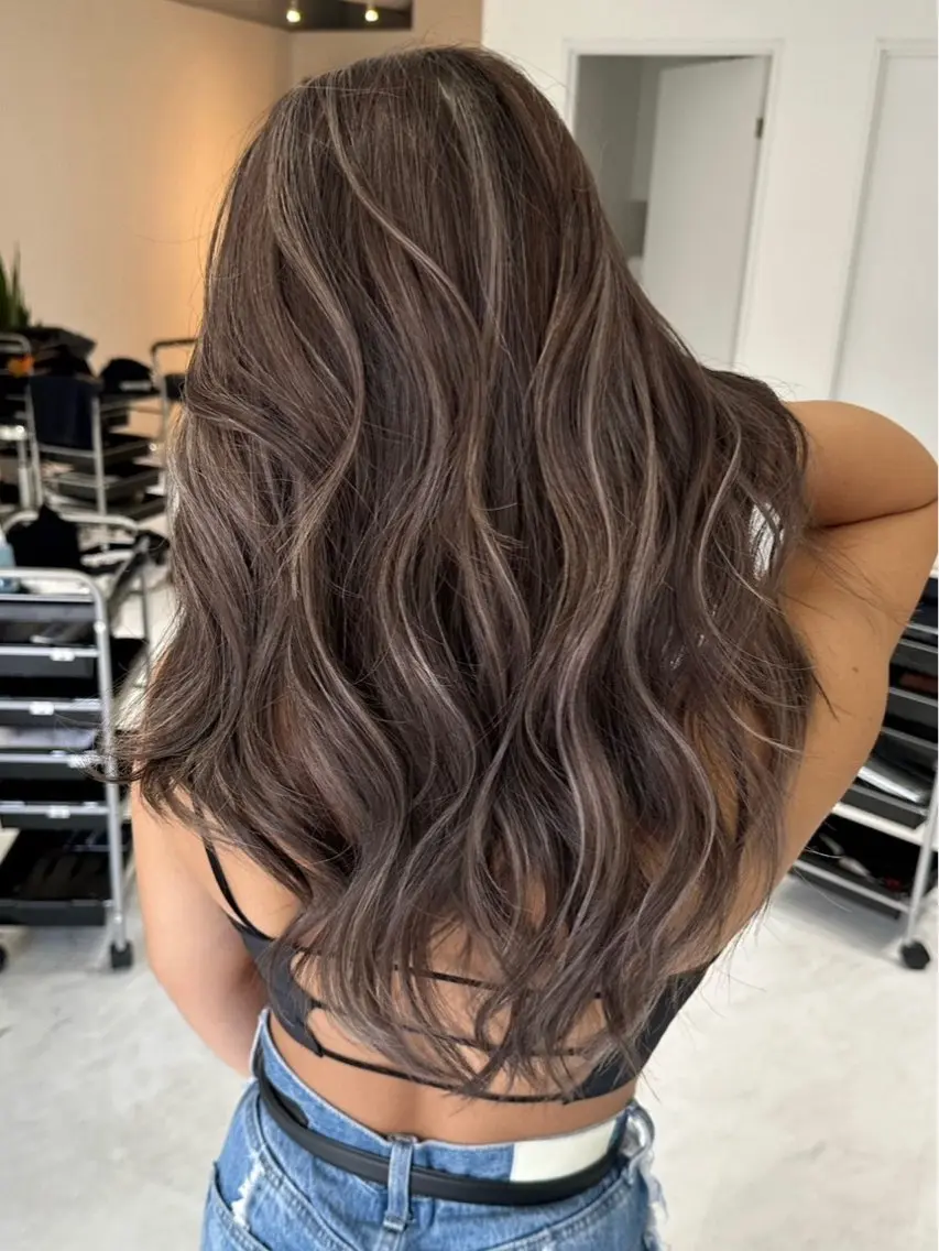 ロング カラー シールエクステ バレイヤージュ ベージュカラー ブリーチ ケアブリーチ カット ヘアカラー 大阪梅田/レイヤー/ ハイライト/yuuのヘアスタイル