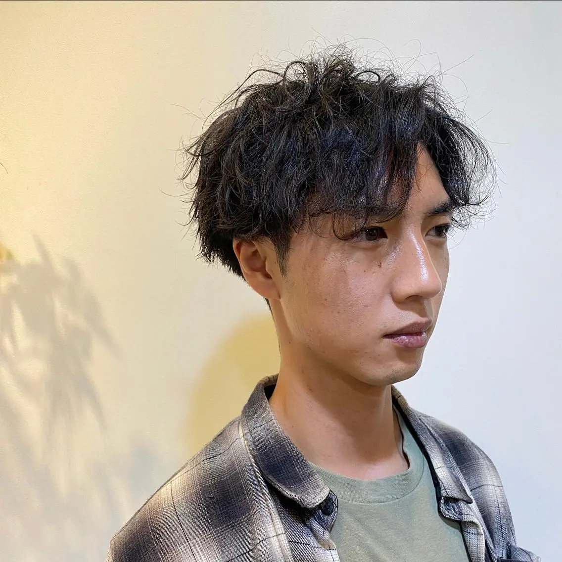 パーマ メンズ アップバング メンズパーマ JINKIメンズ特化 メンズカットパーマのヘアスタイル