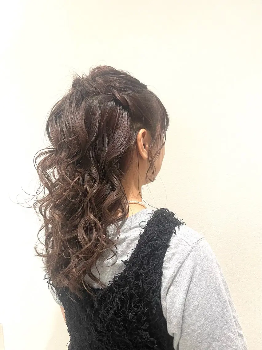 ロング ヘアアレンジ ハーフアップ 堀 ゆきみのヘアスタイル