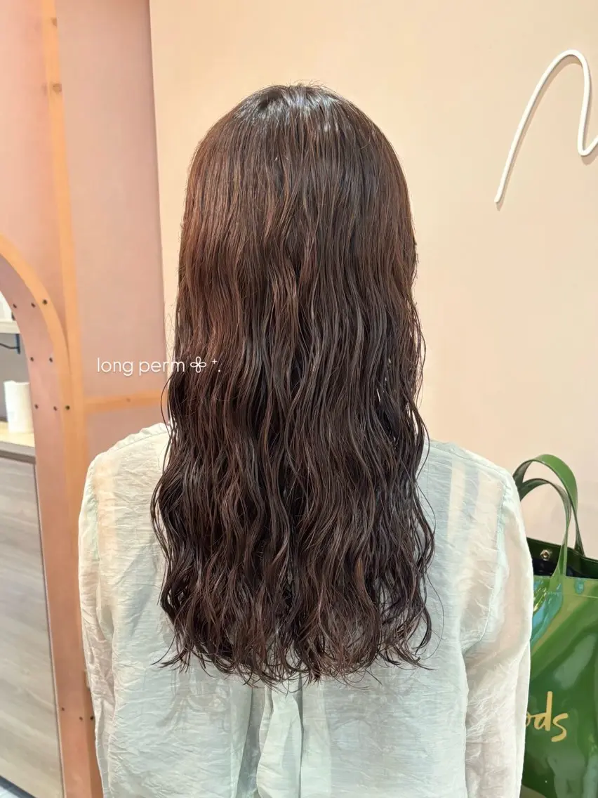 ロング パーマ カット ヘアカラー パーマ トリートメント 谷川 優奈のヘアスタイル