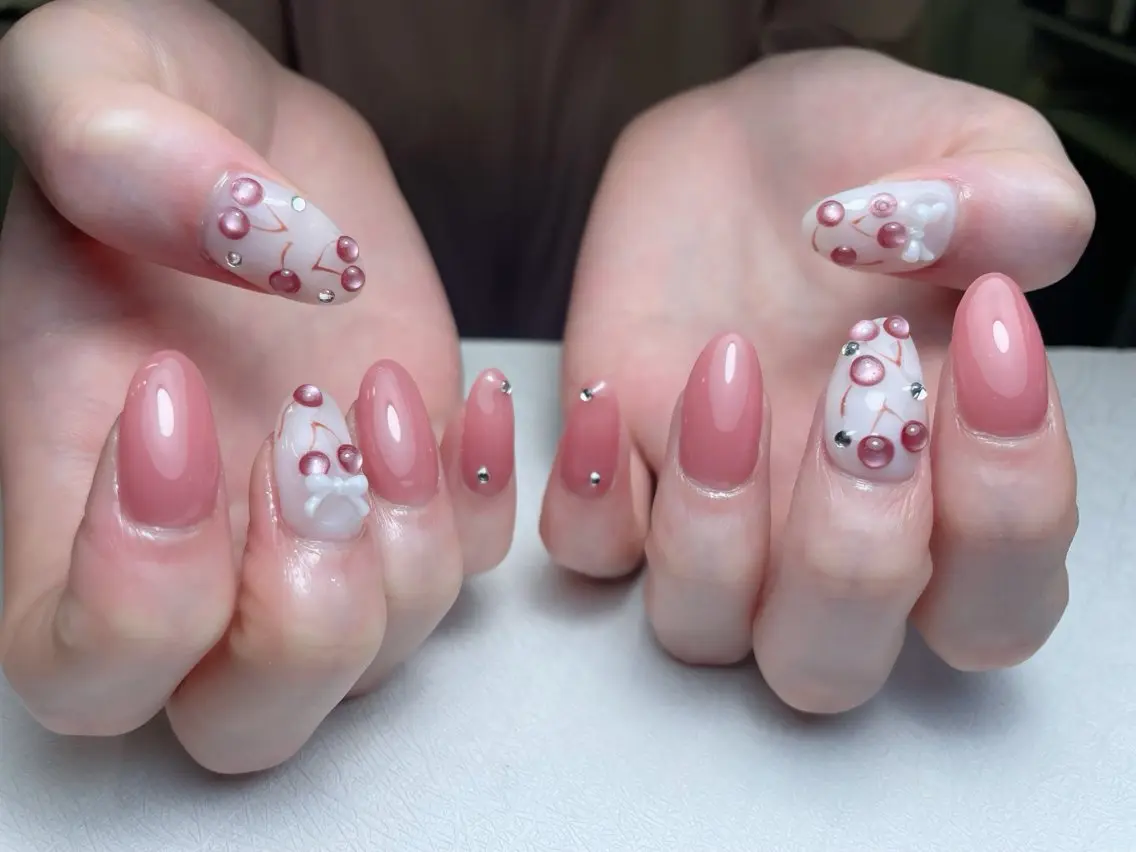 ネイル チークネイル フレンチネイル ジェルネイル ラメ(グリッター) ラメグラデーション 中野駅から2分 MEO NAILのネイルデザイン