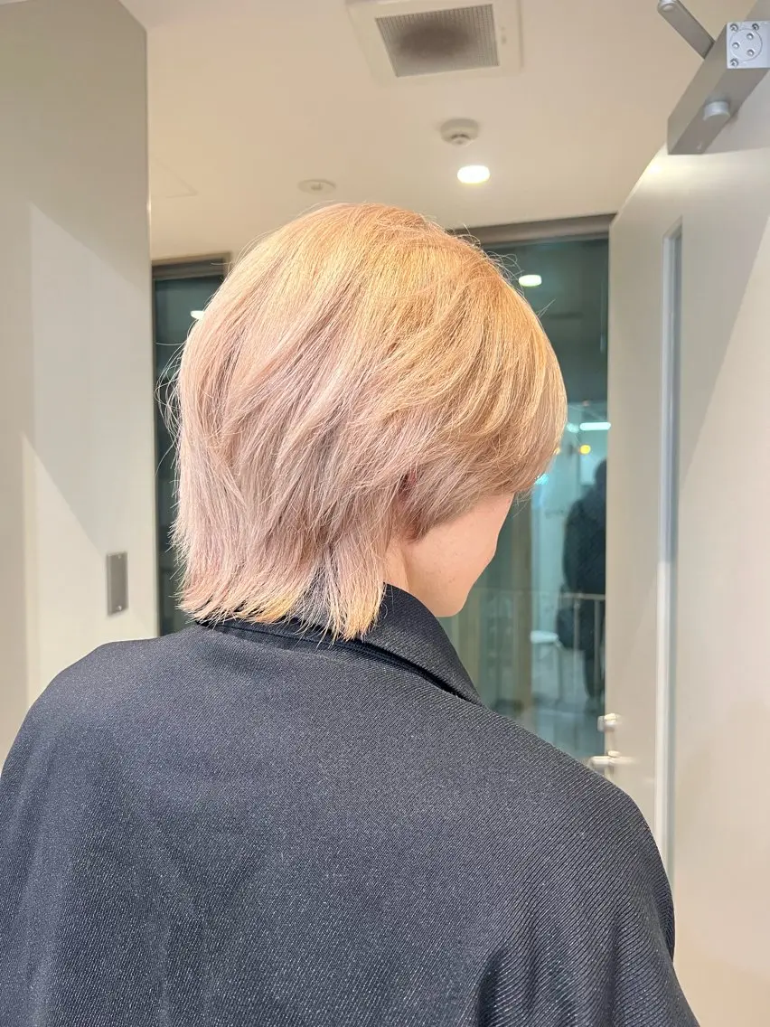 カラー メンズ センターパート メンズハイトーン メンズウルフカット ベージュカラー ハイトーンカラー ヘアカラー 原宿/ブリーチ特化/ RYUTOのヘアスタイル