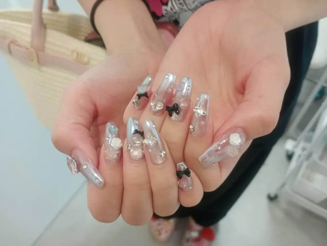 ネイル フレンチネイル ジェルネイル ガラスフレンチ 韓国ネイル マグネットネイル ハンドネイル ハンドケア The Nail& EyeLashのネイルデザイン