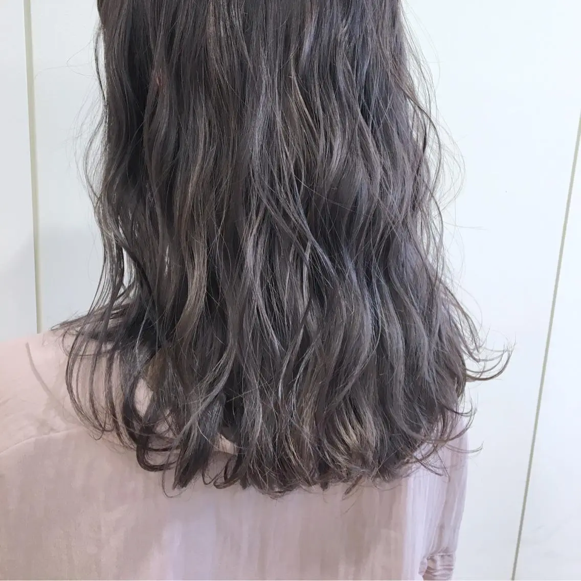 ミディアム カラー ブリーチ ケアブリーチ 透明感カラー グレージュ ケアブリーチ 坪井佑樹のヘアスタイル