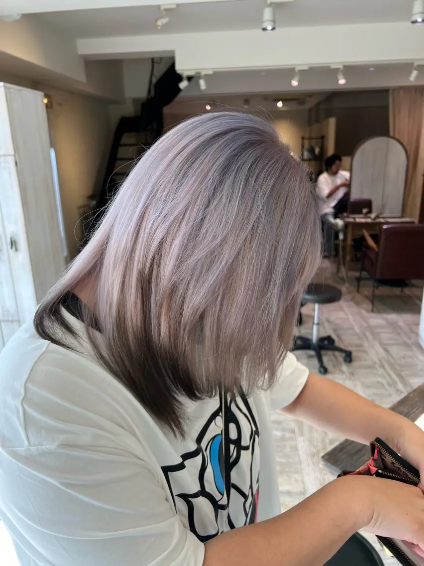 ミディアム カラー ブリーチ ラベンダーカラー ヘアカラー 似合わせ/ カラー.岡田友仁のヘアスタイル