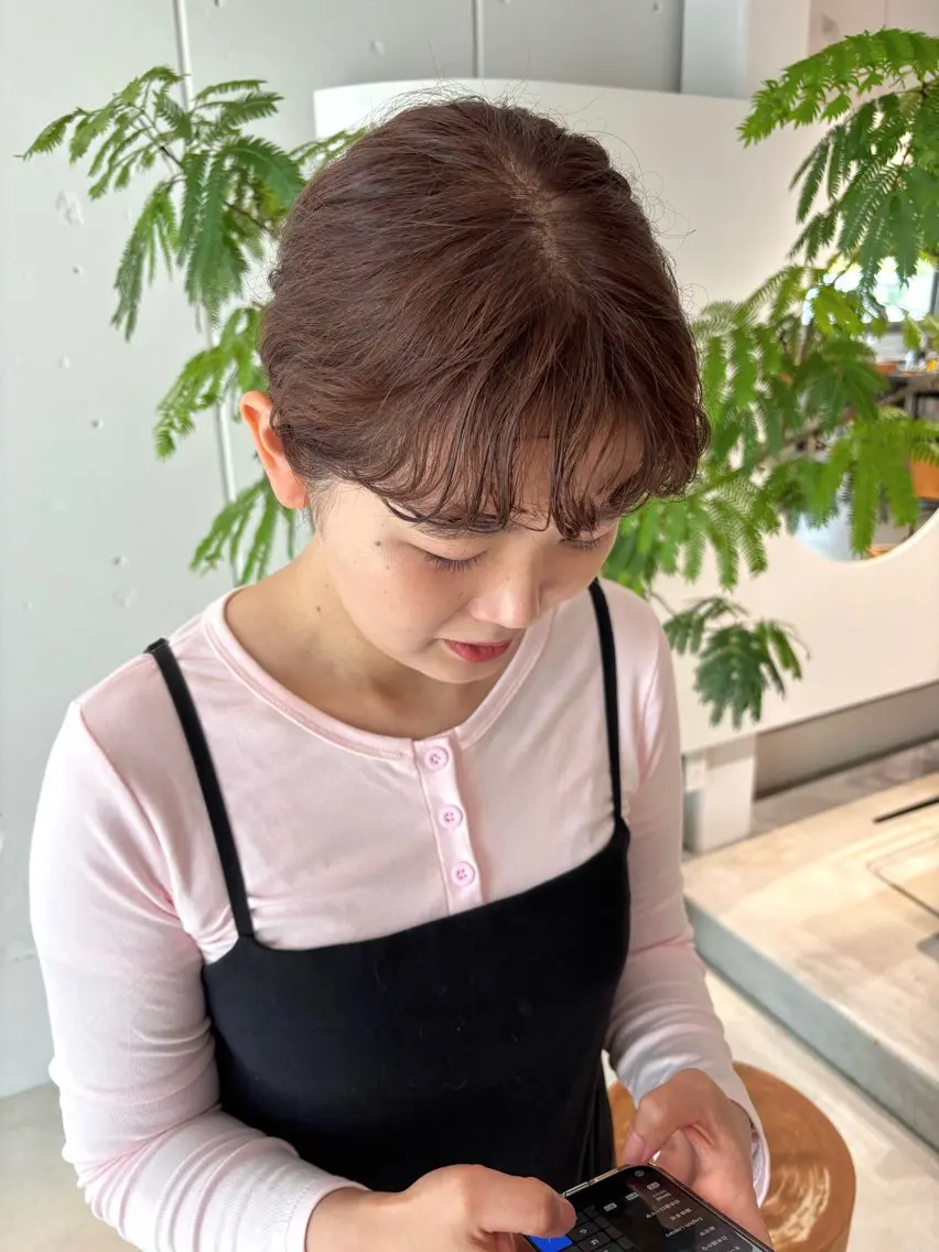 カラー グレージュ ピンクカラー 岡あかね ブリーチ なし透明感ベージュのヘアスタイル