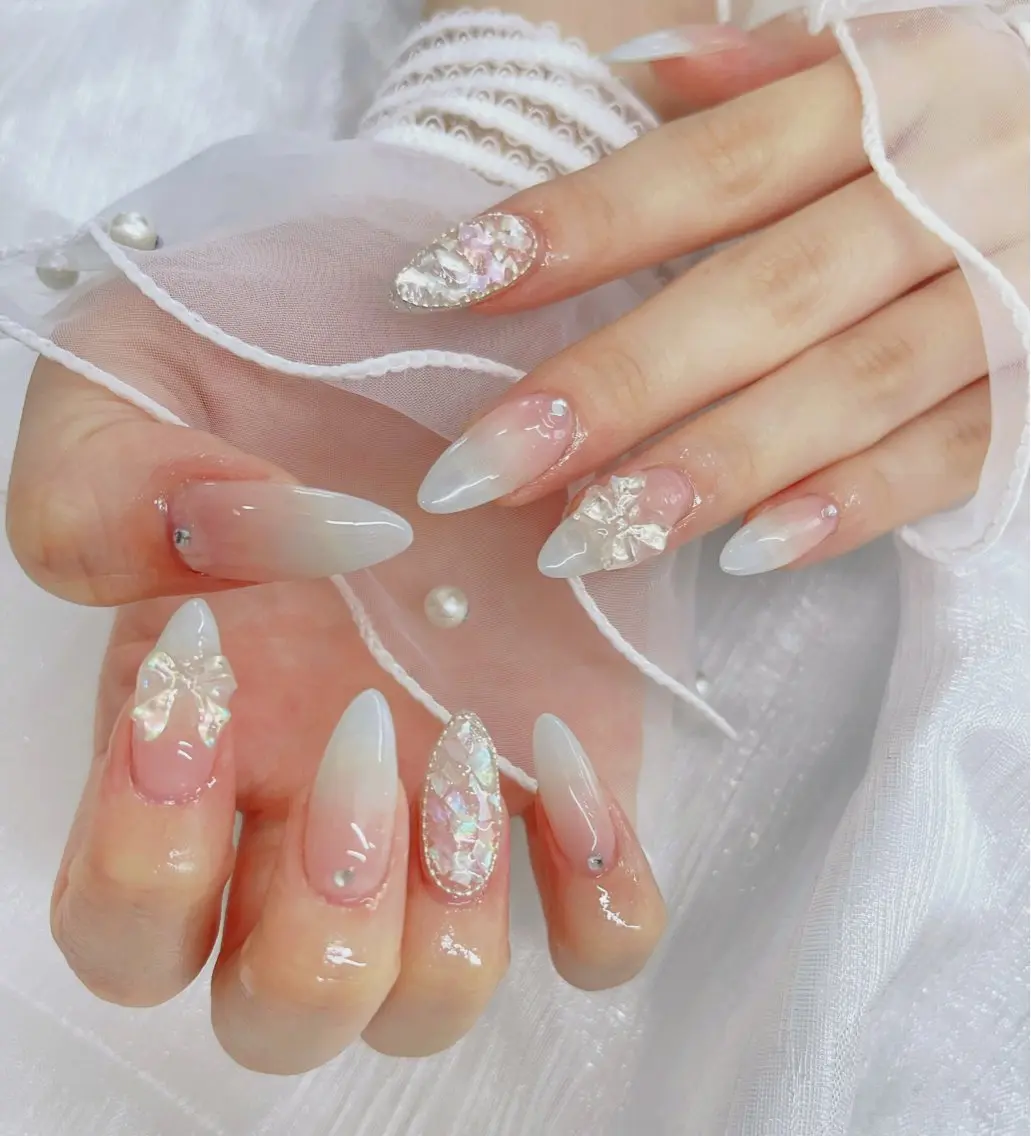 ミディアム LuCie Nailのネイルデザイン