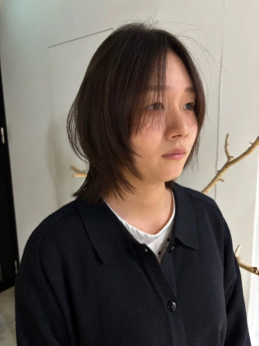 ミディアム カット ヘアカラー 🎀抜け感ナチュラル 🎵asuna🪽のヘアスタイル