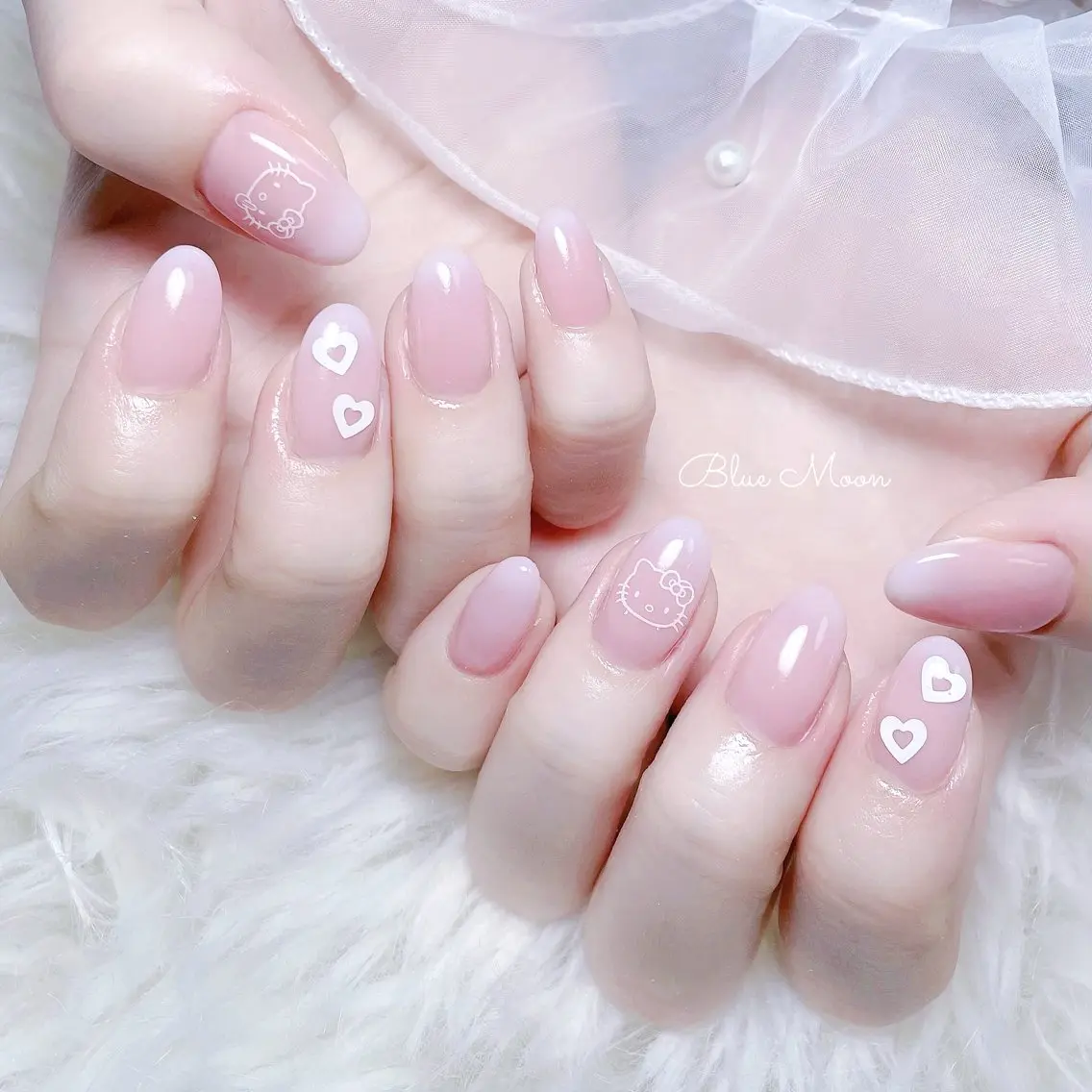 ネイル ホログラムネイル ハンドネイル フットネイル ハンドケア nail salon Blue Moonのネイルデザイン