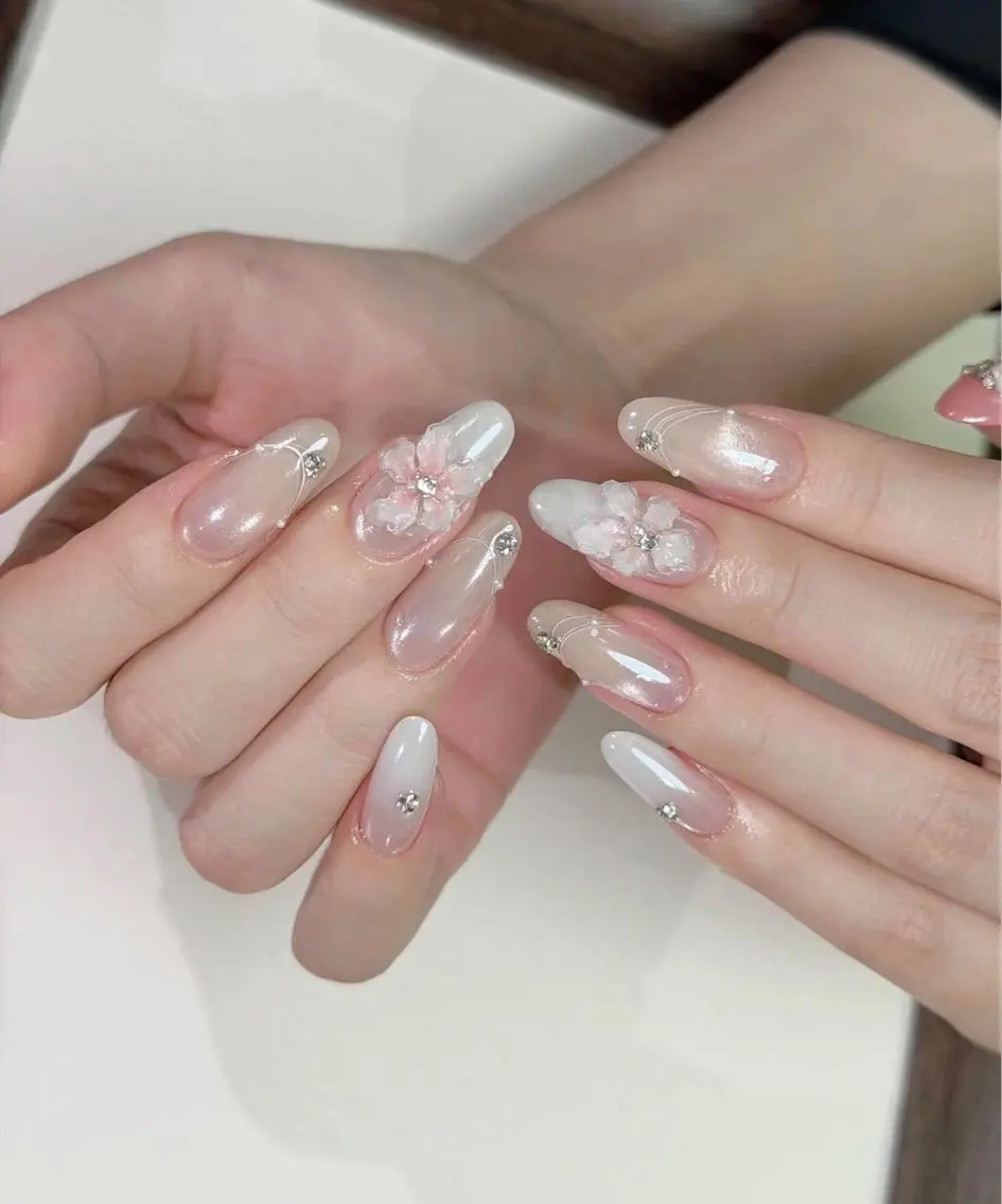 ネイル ハンドネイル ハンドケア Ami Meliaのネイルデザイン