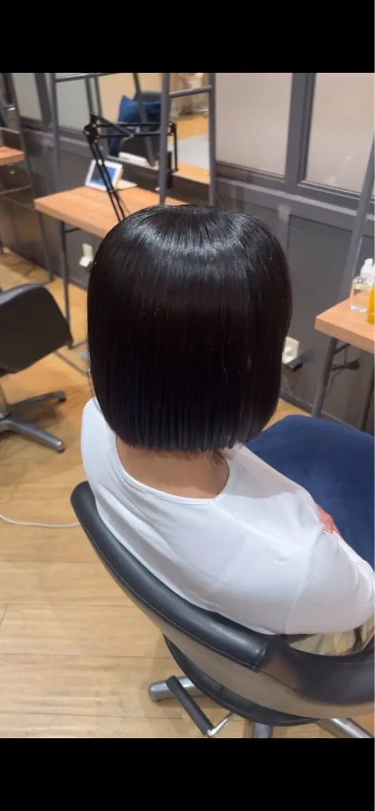 ミディアム 切りっぱなしボブ ボブ 黒明 銀次のヘアスタイル