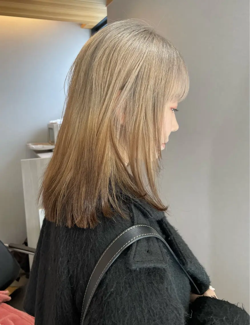 セミロング 小倉 愛里のヘアスタイル