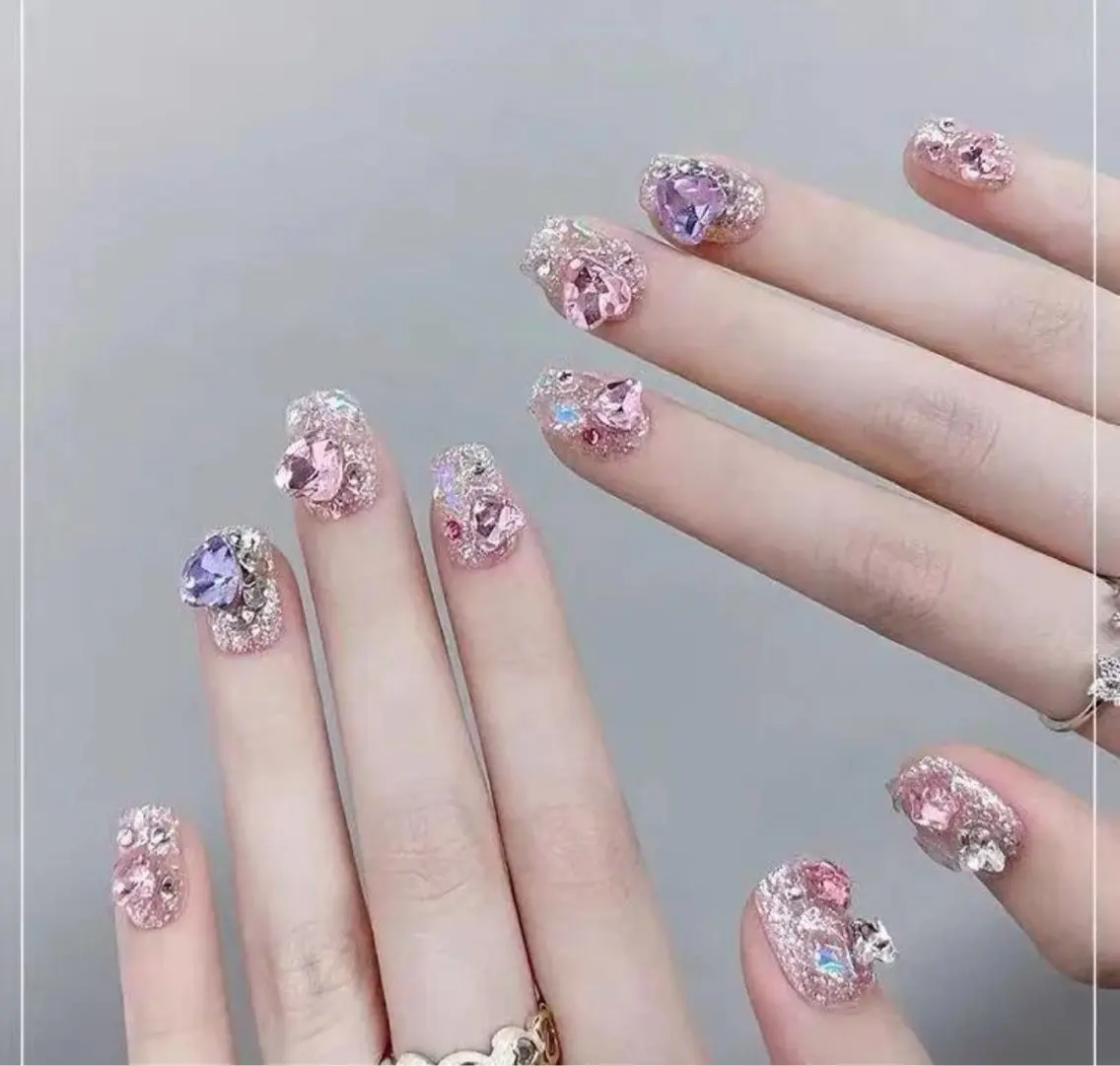 ネイル チークネイル 長さ出し フラワーネイル フレンチネイル ガーリー sun nail池袋 モデル募集のネイルデザイン