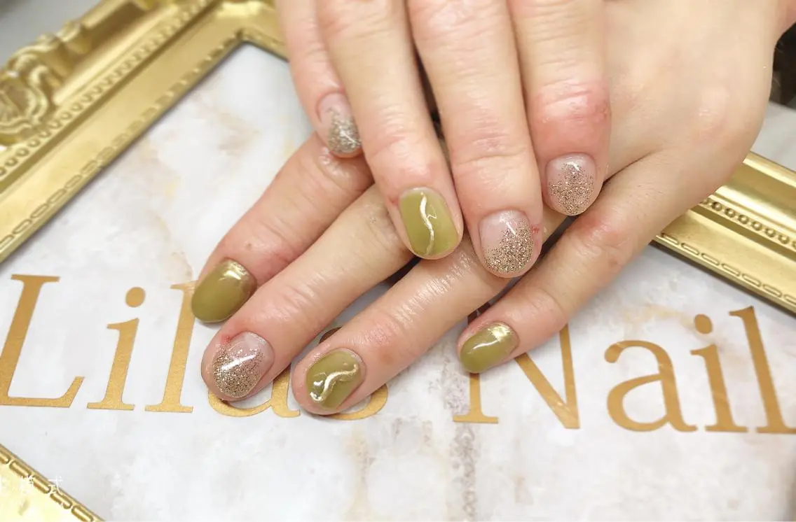 ネイル グリーン ハート ラメ(グリッター) ミラーネイル ニュアンスネイル Lilas Nailのネイルデザイン