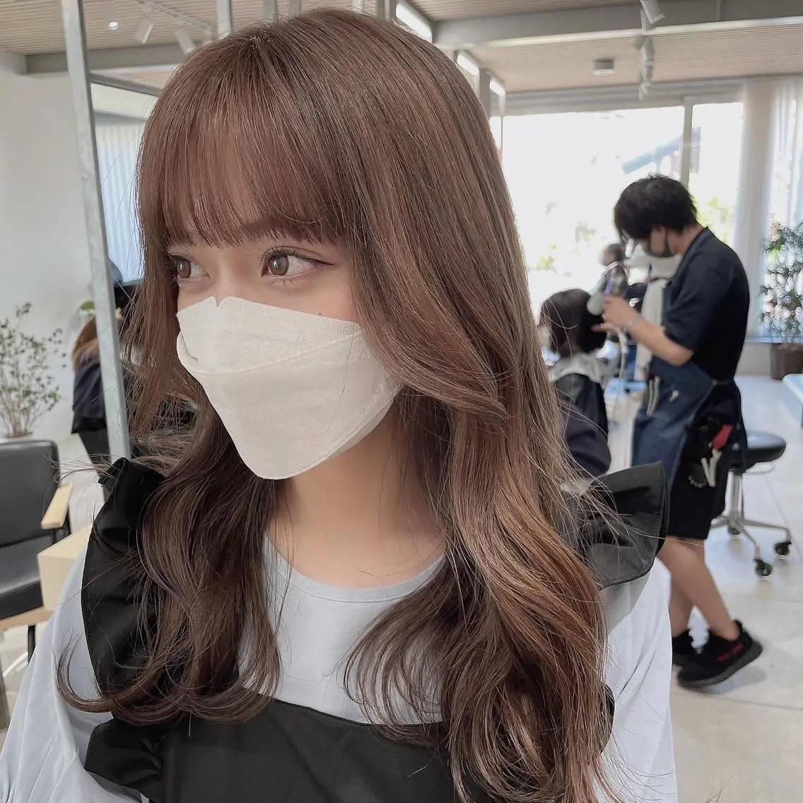 セミロング カラー ヘアアレンジ ネイル マツエク・マツパ ベージュカラー ブリーチ 透明感カラー グレージュ ハイトーンカラー ヘアカラー トリートメント ヘアセット ベージュグレージュ 💕しゅーじ💕のヘアスタイル