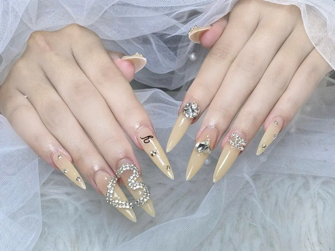 ネイル 長さ出し ジェルネイル 韓国ネイル マグネットネイル 持ち込み ハンドネイル SHE NAILのネイルデザイン