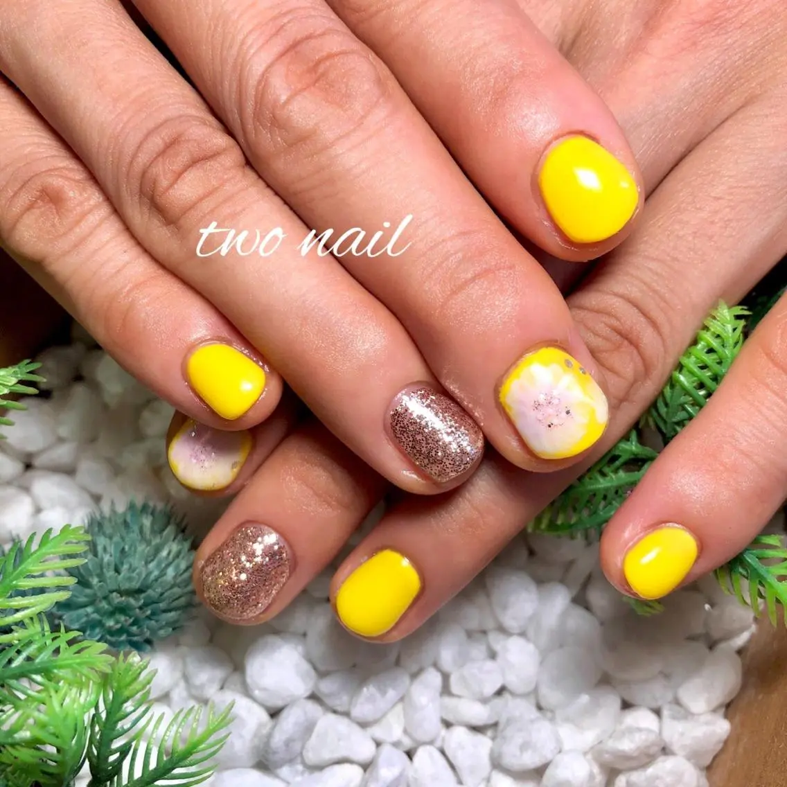 ネイル フットネイル ハート ワンカラーネイル 黄色 two nailのネイルデザイン