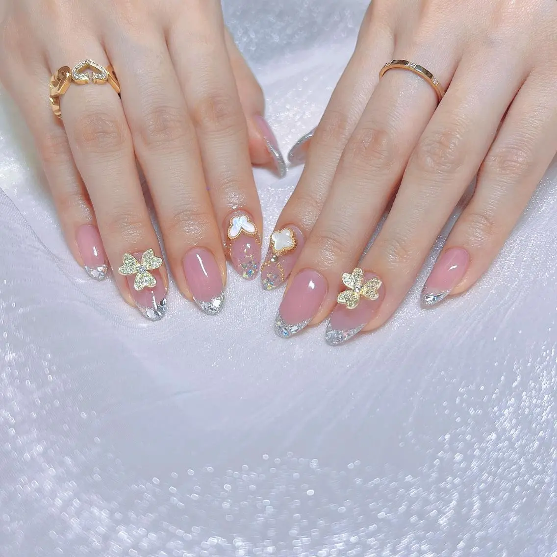 ネイル オーロラネイル フットネイル フレンチネイル ジェルネイル ガラスフレンチ 【ENサロン】 Rei🎀Nailのネイルデザイン