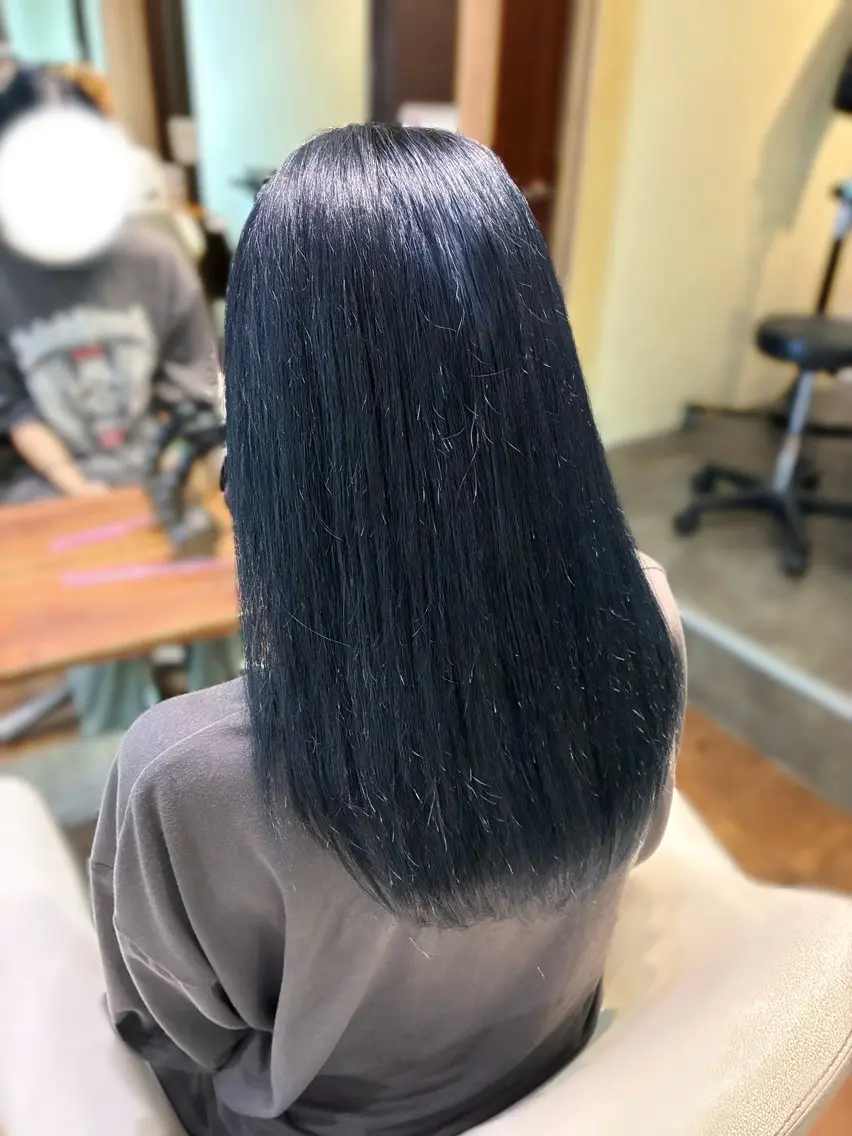 ロング カラー 黒髪 ブルーカラー ブルーブラック 梅原 姫🍬🐰のヘアスタイル