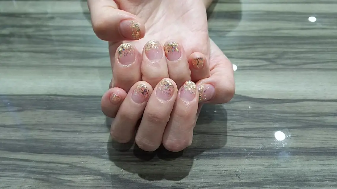 ショート ネイル グラデーション ホログラムネイル ラメ(グリッター) Progress Nailのネイルデザイン