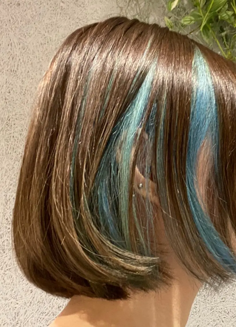 カラー ブリーチ ブルーカラー インナーカラー シルバー Nakashima Akiのヘアスタイル