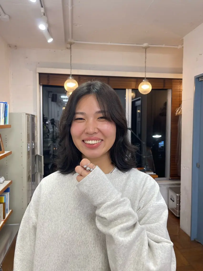 ミディアム レイヤーカット CITA ロナンのヘアスタイル