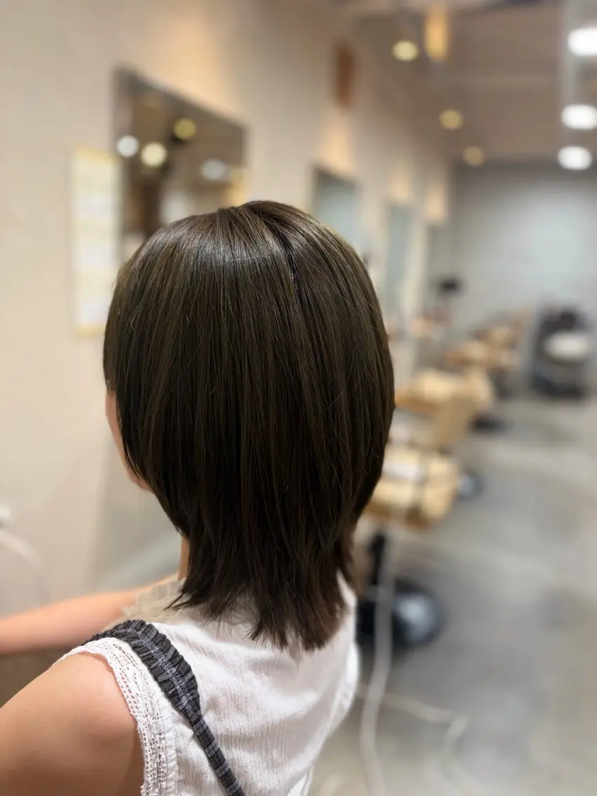 ミディアム カラー 透明感カラー オリーブカラー ボブ くびれヘア レイヤーカット カット ヘアカラー トリートメント momoka オリーブ/ベージュのヘアスタイル