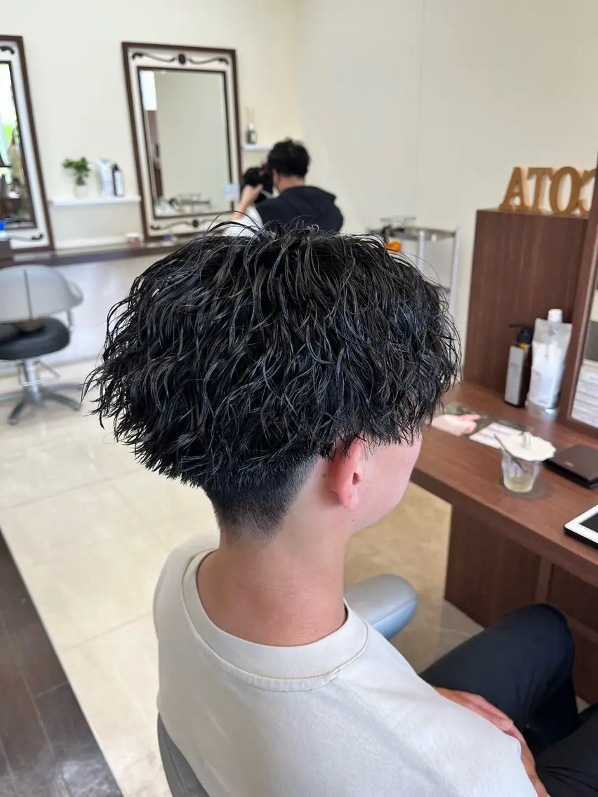 ショート パーマ メンズ センターパート メンズパーマ ツイストスパイラルパーマ 刈り上げ スパイラルパーマ 🧊メンズ特化🧊 高木航希のヘアスタイル