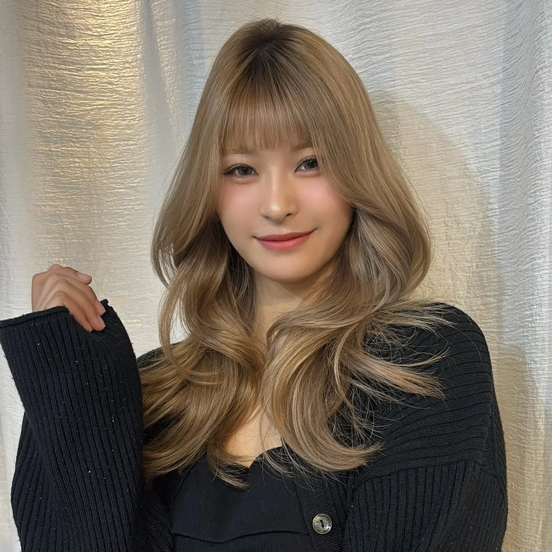 ロング レイヤーカット 小顔カット カット ゆうめ 透明感カラー /韓国風レイヤーのヘアスタイル