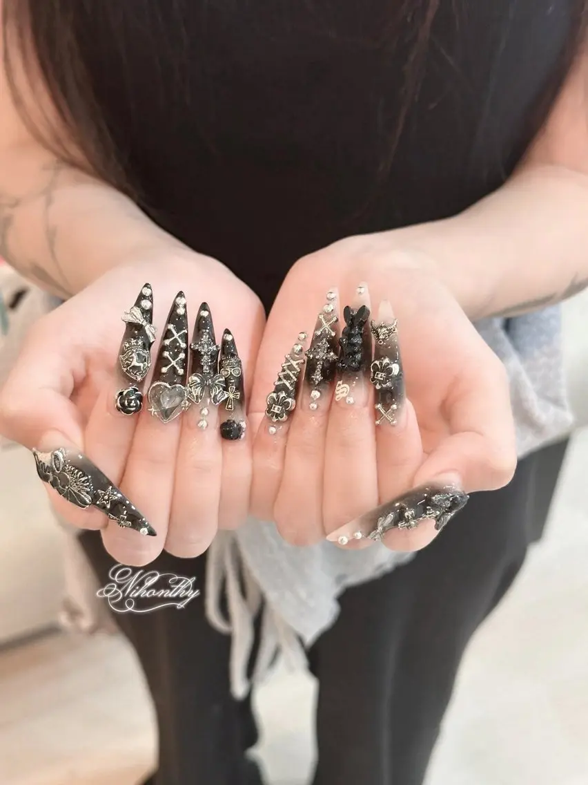 ネイル チークネイル ドット フットネイル フレンチネイル グラデーション ハンドネイル ハンドケア Nihonthy Nail 新宿のネイルデザイン