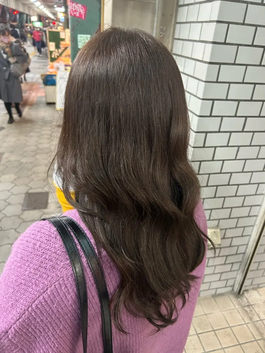 セミロング カラー グレージュ あやめ🪽 オリーブ/ハイトーンのヘアスタイル