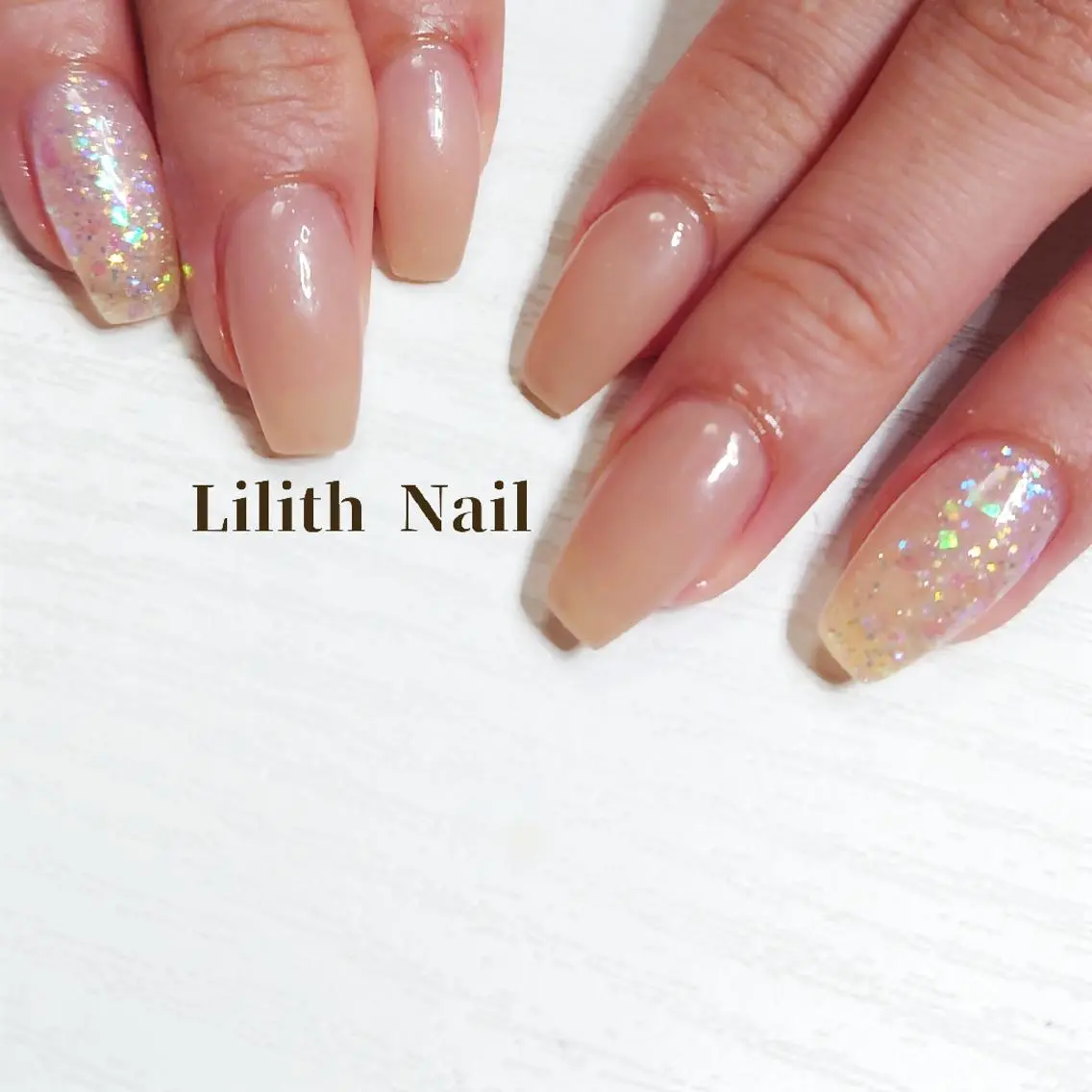 ネイル オーロラネイル キラキラネイル ワンカラーネイル スクエアネイル 冬ネイル ハンドネイル Lilith Nailのネイルデザイン