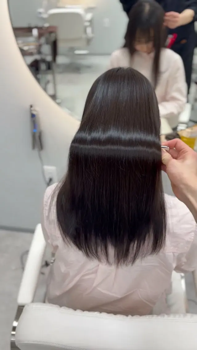 セミロング ヘアカラー 縮毛矯正 代官山×美髪縮毛矯正 艶カラー🫧のヘアスタイル
