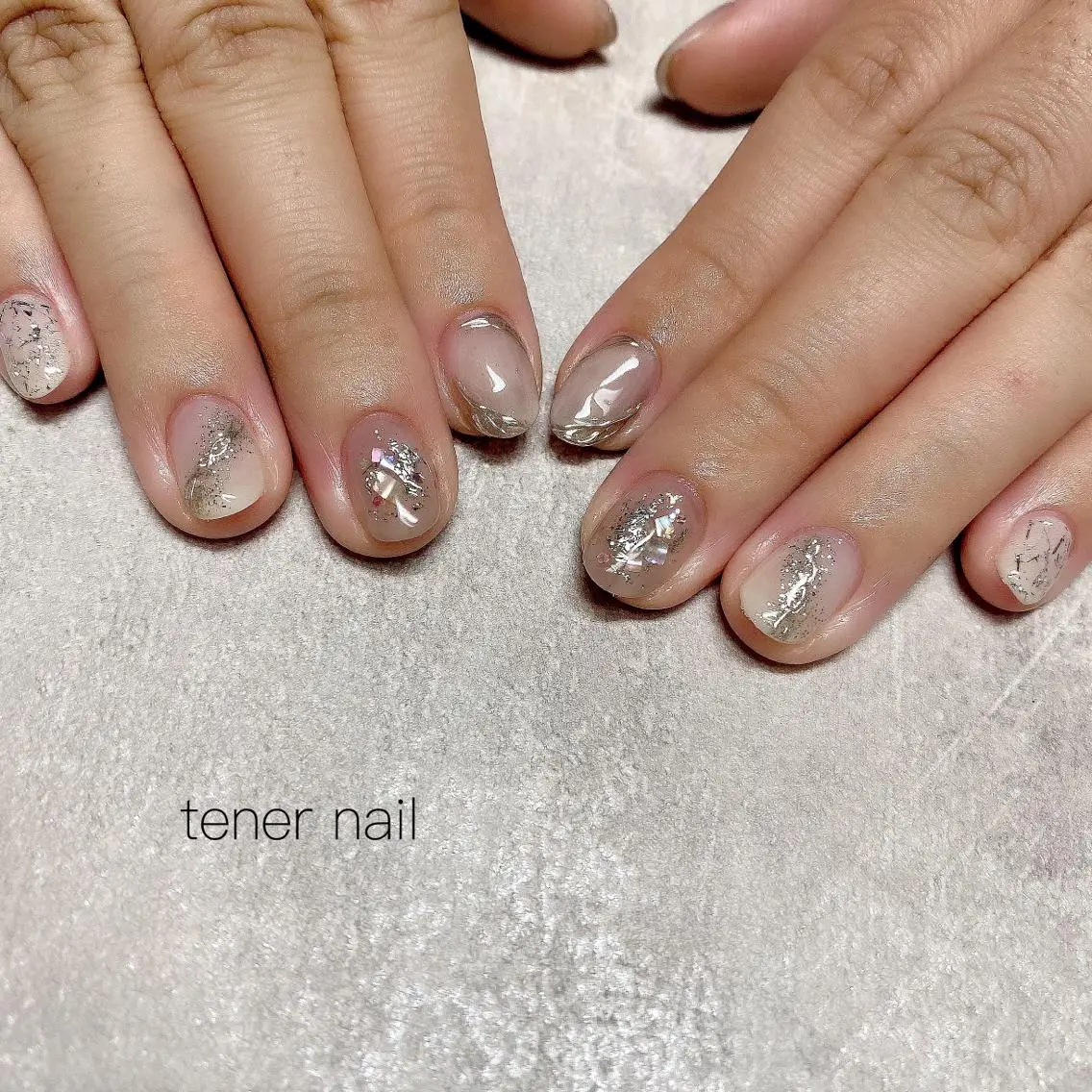ネイル 持ち込み ニュアンスネイル シルバー ホワイト テネルネイル tener nailのネイルデザイン