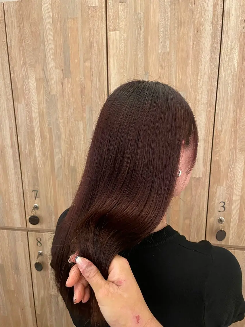 ミディアム カラー NAMI ／ BRICKのヘアスタイル