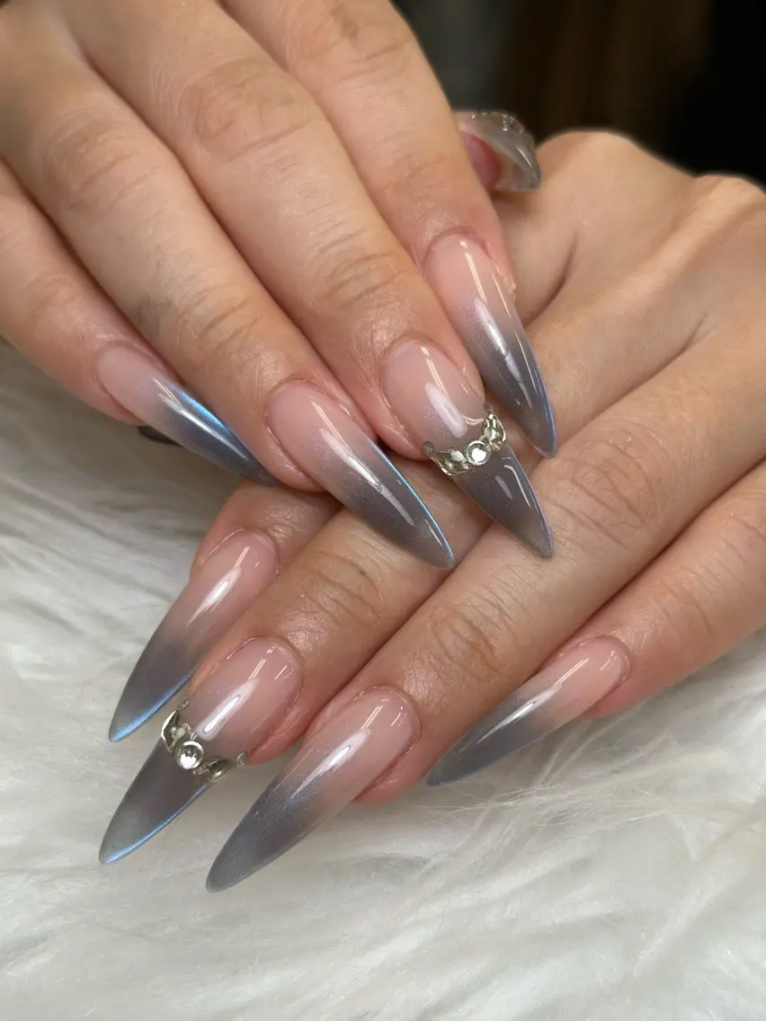 ネイル チークネイル ドット フレンチネイル グラデーション 韓国ネイル ハンドネイル Lisa Nail Salonのネイルデザイン